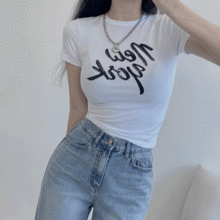 [ 쫀쫀스판/바디보정 ] 뉴욕 레터링 세미 크롭 반팔 티셔츠